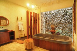 Hamsa Room | Bagno | Set di cortesia gratuito, asciugacapelli, pantofole, bidet