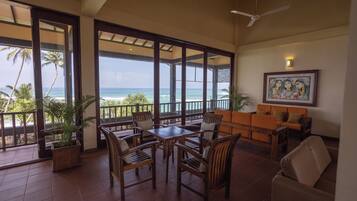 Exclusive Villa, Ocean View | Living area