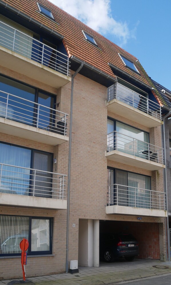 Exterior - Hasselt 2B - Fresh and modern 2 bedroom apartment in the heart of Bredene. (Bredene)