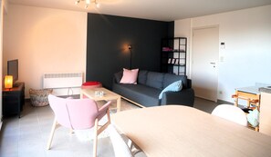 Living area - Hasselt 2B - Fresh and modern 2 bedroom apartment in the heart of Bredene. (Bredene)