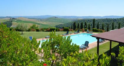 Large Apartment With Shared Swimming Pool in Crete Senesi