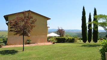 Apartment, 2 Bedrooms, Smoking, Patio | Golf