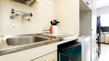 Full-size fridge, microwave, electric kettle, cookware/dishes/utensils