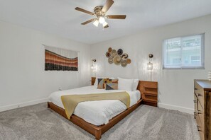 3 bedrooms, desk, iron/ironing board, free WiFi