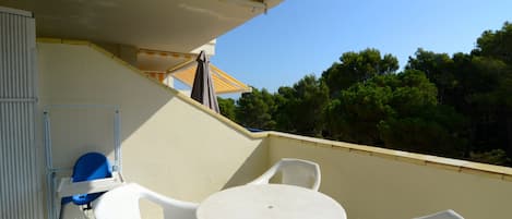 屋外ダイニングエリア