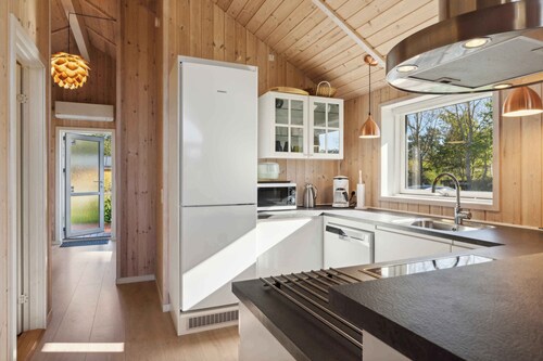 Lovely summer house with SPA, close to the beach.