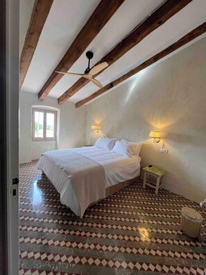 4 chambres, fer et planche à repasser, Wi-Fi, draps fournis