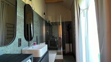 Shower, free toiletries, hair dryer, towels