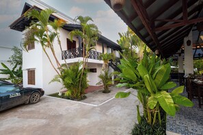 Fachada de la propiedad