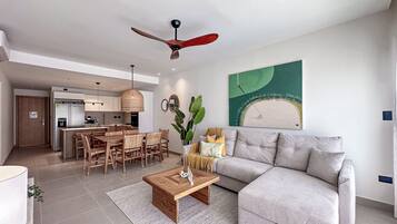 Apartamento luxo, 3 quartos, vista para o campo de golfe | Cofres nos quartos, individualmente decorados
