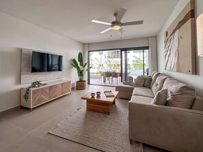 Apartamento superluxo, 3 quartos, vista parcial para o oceano | Cofres nos quartos, individualmente decorados