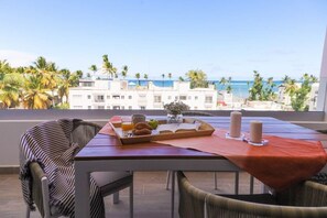 Appartement Penthouse Deluxe, 3 chambres, vue partielle sur l'océan | Balcon