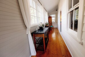 Interior - Blue Mountains Bliss Cottages Katoomba - Rosebud, 100 Year Old Rosebud Cottage - Closest to Town (Katoomba)