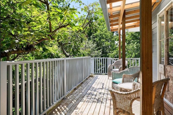 Terrace/patio - Blue Mountains Bliss Cottages Katoomba - Rosebud, 100 Year Old Rosebud Cottage - Closest to Town (Katoomba)