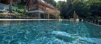 Private Luxury Chalet in a secluded location. Pet-Friendly!