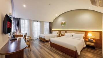 Family Room | Minibar, iron/ironing board, free WiFi, bed sheets