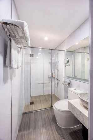 Family Room | Bathroom | Shower, designer toiletries, hair dryer, bathrobes