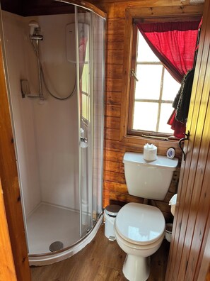 Standard-Doppelzimmer, Balkon, HĂŒgelblick | Badezimmer