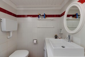 シャワー、ヘアドライヤー、ビデ、タオル