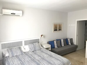 1 dormitori, planxa i posts de planxar, wifi i roba de llit
