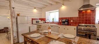 Maison La Bergerie, private heated swimming pool, 10 people maximum