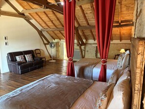 4 bedrooms, travel cot, free WiFi