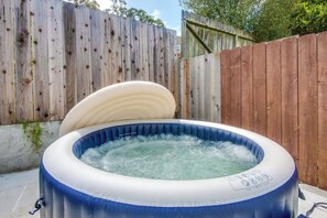 Tina de hidromasaje al aire libre