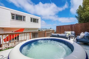 Terrace/patio - 30% OFF / Easy Parking / Mins to SF / Lovely Backyard / Skyline View / Hottub (Daly City)