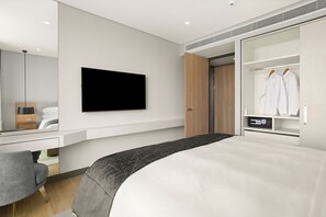 Suite, 1 King Bed, Non Smoking
