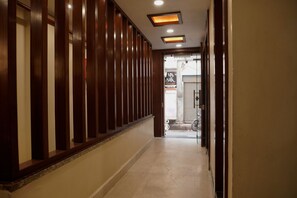 Lobby - Hotel Divyanshi Inn (Varanasi)