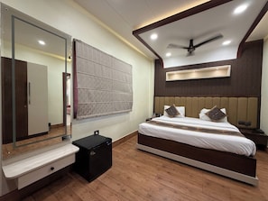 Superior Room | Free WiFi - Hotel Divyanshi Inn (Varanasi)