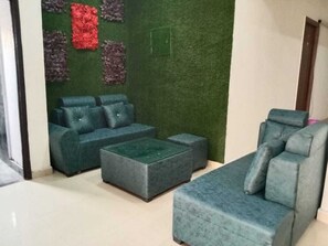 Living area - Hotel Soho Sector 51 Noida (Noida)