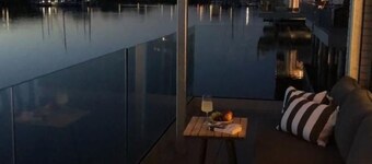 Ferienwohnung Direkt auf dem Wasser mit Traumhaftem Blick auf den Yachthafen