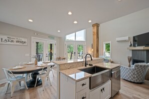 Fridge, microwave, oven, stovetop - Beach cottage on the Catawba River with lots of outdoor space! (Hickory)