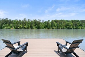 Property grounds - Elevated cottage on the Catawba River with lots of outdoor space! (Hickory)