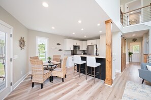 Dining - Elevated cottage on the Catawba River with lots of outdoor space! (Hickory)