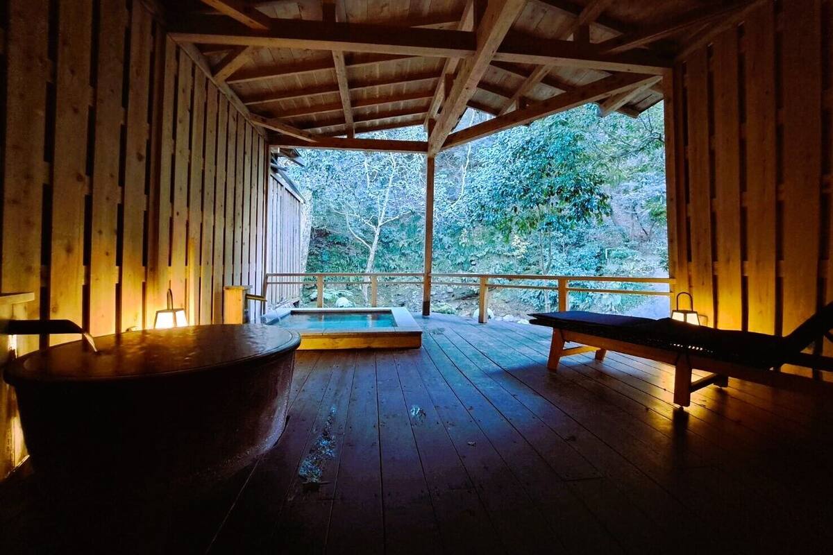 Luxury Room, River View, Corner (with Open-Air Bath, 105) | Bathroom