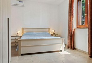 6 chambres, fer et planche à repasser, accès Internet
