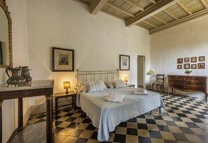 7 Schlafzimmer, Bügeleisen/Bügelbrett, Reisekinderbett, kostenloses WLAN