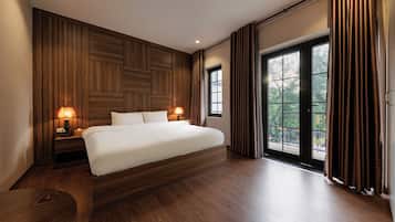 Phòng đôi Deluxe | Minibar, bàn, khu vực làm việc phù hợp cho laptop