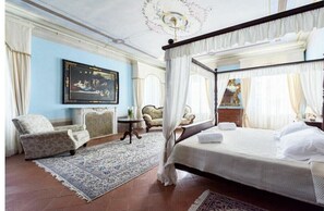 8 bedrooms, free WiFi