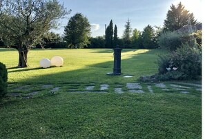 Property grounds - Villa Bucatino Comfortable holiday residence (Citerna)