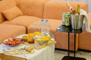 Signature-Zimmer | Wohnbereich | 75-Zoll-Smart-TV mit Digitalempfang, Fußbodenheizung