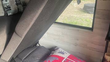 1 slaapkamer, een strijkplank/strijkijzer, wifi, beddengoed