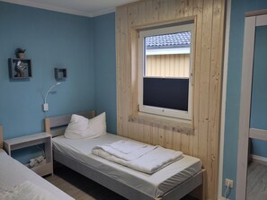 2 bedrooms, iron/ironing board, free WiFi