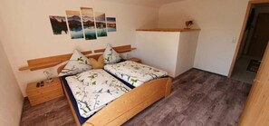 2 chambres, fer et planche à repasser, Wi-Fi gratuit, draps fournis