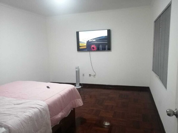 1 soverom, strykejern/-brett, wi-fi og sengetøy