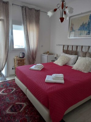 Classic Double or Twin Room, Sea View | Egyptian cotton sheets, premium bedding, pillowtop beds, in-room safe - Villa Serendipity Terrasini (Terrasini)