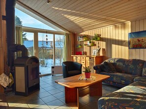 TV, fireplace - Seeschwalbe 98 - Das Skandinavische Familienhaus für 4 mit Sauna und Whirlpool (Mirow)