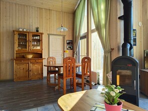 Dining - Seeschwalbe 98 - Das Skandinavische Familienhaus für 4 mit Sauna und Whirlpool (Mirow)